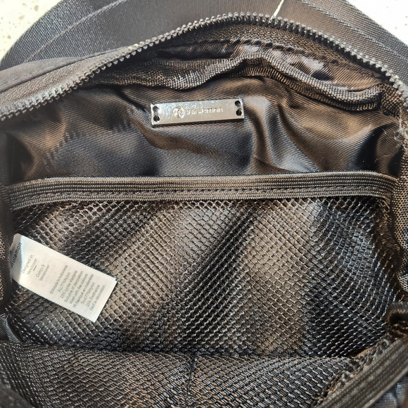 Lululemon Everywhere Belt Bag - Picture 2 of 4